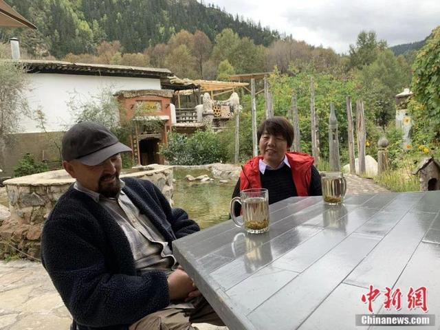 这对60后夫妻隐居山林16年，过着人们最“向往的生活”