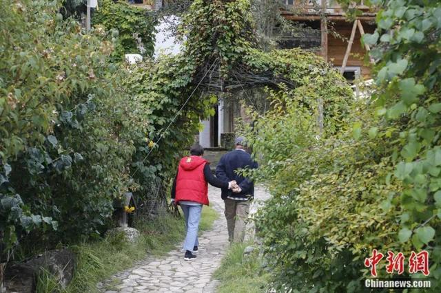 这对60后夫妻隐居山林16年，过着人们最“向往的生活”
