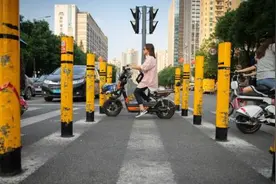 深圳行人安全岛成“夺命岛”？市民望整改视频封面