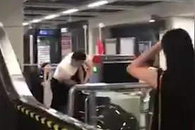 拒不安检，深圳男子抡凳砸地铁安检员视频封面