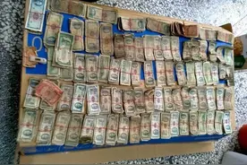 台网友从家中挖出大笔旧钞 兑换时傻眼还遇银行“神补刀”图片