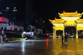 【夜游】昆明第一景胜——金马碧鸡坊图片