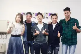 霍建华林心如久违同框曝合影 一个细节透露夫妻甜蜜图片