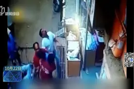 命真大！3岁幼童从10米高阳台掉下，事后毫发无损，监控拍下全程视频封面