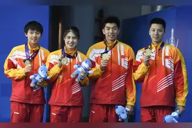游泳——男女4×100米混合泳接力：中国队夺冠图片