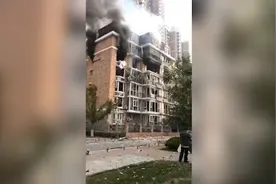 邯郸一居民楼发生爆炸，事发瞬间监控曝光视频封面