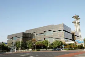 打造地标式百年建筑 亚投行总部大楼正式竣工图片