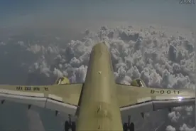 震撼!第一视角瞰C919国产大型客机冲上云霄视频封面