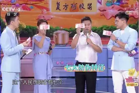 幸福账单：银行工作人员现场讲解人民币的七大防伪标识，一起来学