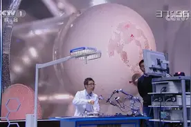 神经外科医生舞台挑战高难手术，给鸽子蛋“移植”鸡蛋膜，太惊险视频封面