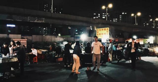开在平民区的海鲜烧烤档！十多年来治愈无数深夜的躁动