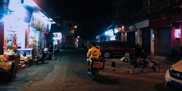 开在平民区的海鲜烧烤档！十多年来治愈无数深夜的躁动