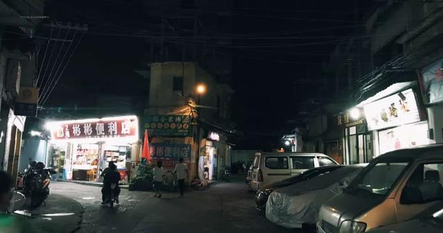 开在平民区的海鲜烧烤档！十多年来治愈无数深夜的躁动