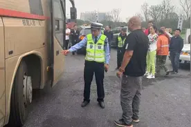 为逃避处罚，他开着大巴从甘肃到浙江营运视频封面