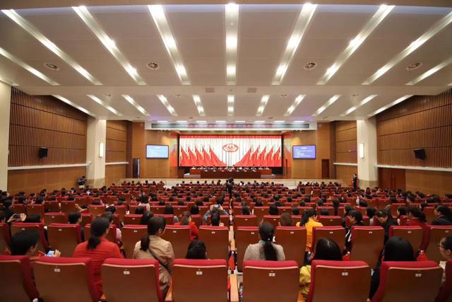 湖北省妇联主席彭丽敏出席武汉东湖新技术开发区第一次妇女代表大会