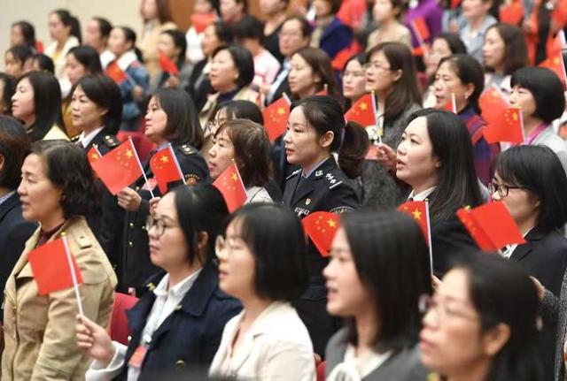 湖北省妇联主席彭丽敏出席武汉东湖新技术开发区第一次妇女代表大会