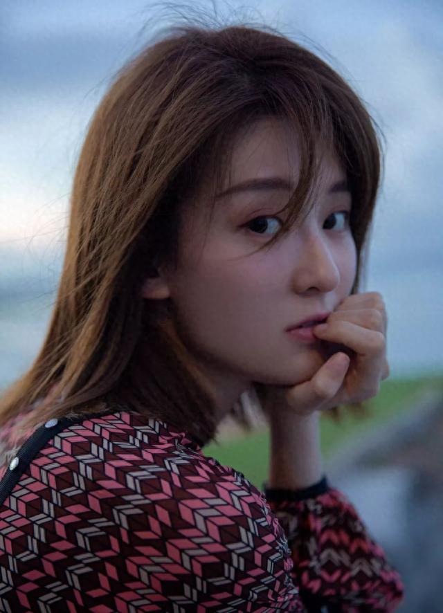 闪闪花花逾期，真的没整容,只是换了个眼妆的说说 配图02