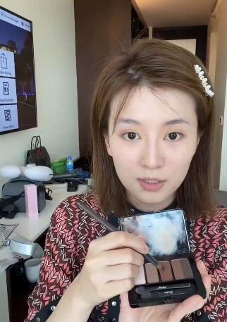 闪闪花花逾期，真的没整容,只是换了个眼妆的说说 配图05