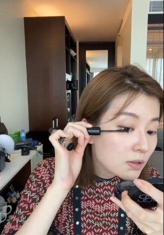 闪闪花花逾期，真的没整容,只是换了个眼妆的说说 配图07