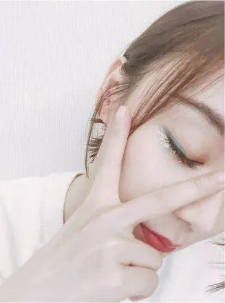 闪闪花花逾期，真的没整容,只是换了个眼妆的说说 配图21