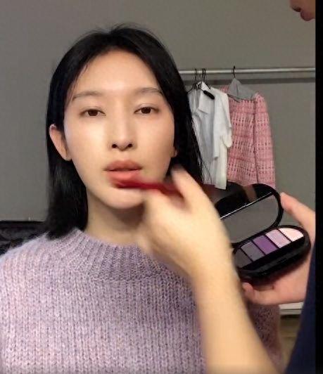 闪闪花花逾期，真的没整容,只是换了个眼妆的说说 配图41