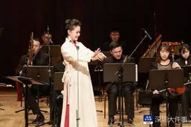 歌唱家雷佳将来深开音乐会，演绎不同年代经典曲目图片