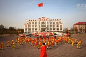 咚咚锵！军营里建起威风锣鼓队视频封面