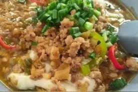 【药食同源】干燥的季节想来点滋润？不妨品尝碗酸汤面，放松一下心情。图片