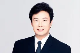 他是邓丽君赞过的“金嗓歌王”，37场告别演唱会豪赚2.2亿图片