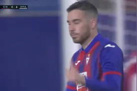 埃瓦尔右边路传中 埃克斯波西托凌空抽射偏出门框视频封面