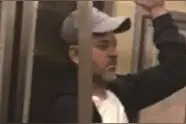 地铁R车惊现变态男子图片