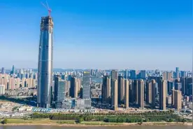 独家｜华中第一高楼被指欠付工程款停工视频封面