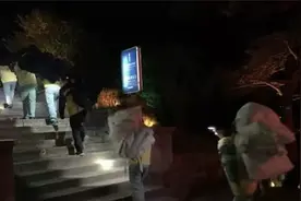玉屏索道突发故障，滞留游客徒步下山？黄山：已全部安全离开景区视频封面