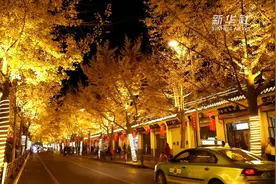 甘肃天水：“黄金大道”炫彩城市街道视频封面