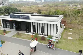 这些公厕不仅能解内急，还可以……视频封面