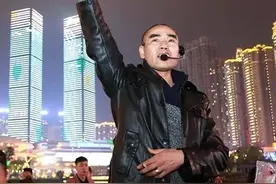 贵阳花果园“舞王”和他的千人蹦迪舞团图片