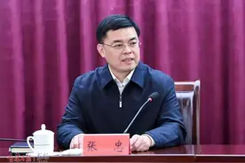 张忠接替陶治国任吉林省纪委书记图片