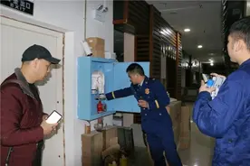 家俱超市室内消防栓没水，火灾报警系统、自动喷水系统都是坏的，被临时查封图片