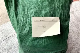 消防收到装满零食的大麻袋 消防员：爱你们，但不要送图片