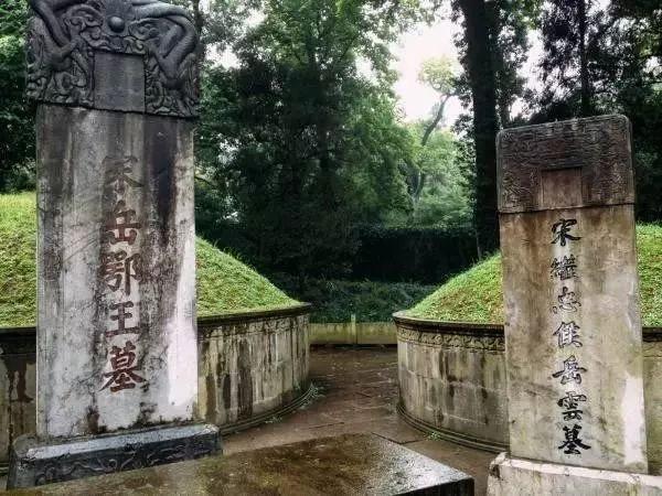 发掘35年，一只秦桧家的马桶现身！背后藏着两个男人的“宫心计”