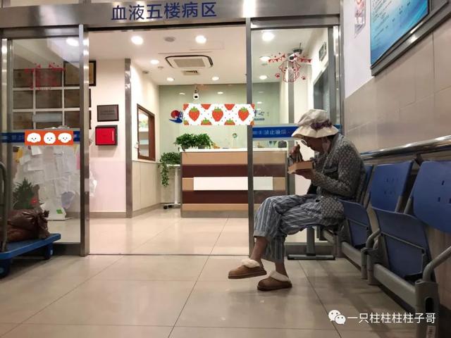 凡士林身体乳青色