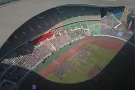 震撼航拍！小学生运动会这样玩转奥体大场面