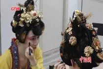 探访西安“网红”“不倒翁”表演者：努力带来更好的演出视频封面