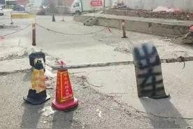 小区内私设多个挡车桩，铁链挡住消防通道……｜有人管图片