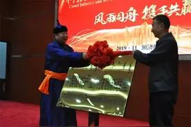 第七届(2019)中国骆驼产业发展大会在额济纳旗开幕图片