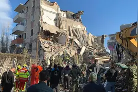 阿尔巴尼亚6.4级地震已致25人死亡，全国下半旗致哀，搜救中视频封面
