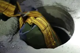 250多米长走私地道连通香港深圳！武警查获2千多部苹果手机