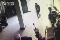 浙江一男子盗窃摔骨折还要拄着拐杖继续偷视频封面