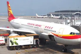 没人坐飞机？香港将停飞所有长途航班，多条短途航线也宣布停飞视频封面