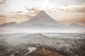 镜头里的旅程——迎接黎明的婆罗浮屠图片